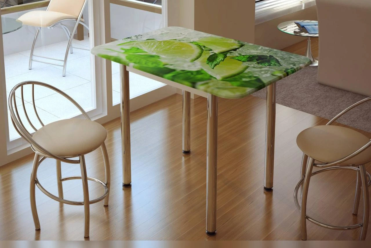 Кухонный стеклянный стол для маленькой кухни и стулья